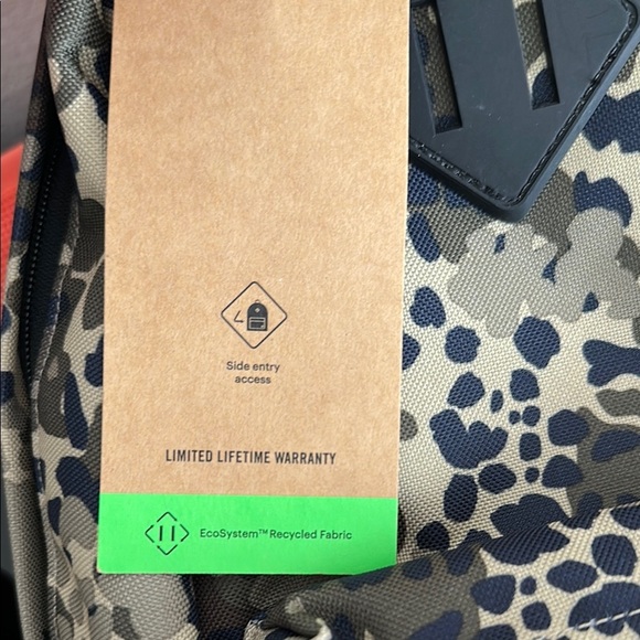 Herschel Supply Company Terrain Camo Shoulder Heritage - Picture 3 of 3